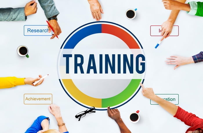 Cá Nhân Hóa Lộ Trình Học Tập (Micro-learning): Xây Dựng Training Bootcamps Tự Động Bằng AI