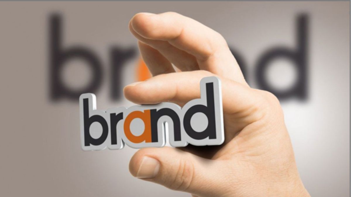 Quản trị thương hiệu thời đại AI (AI Branding): Làm thế nào để giữ vững bản sắc riêng khi mọi thứ dần bị "đồng hóa" bởi công nghệ?