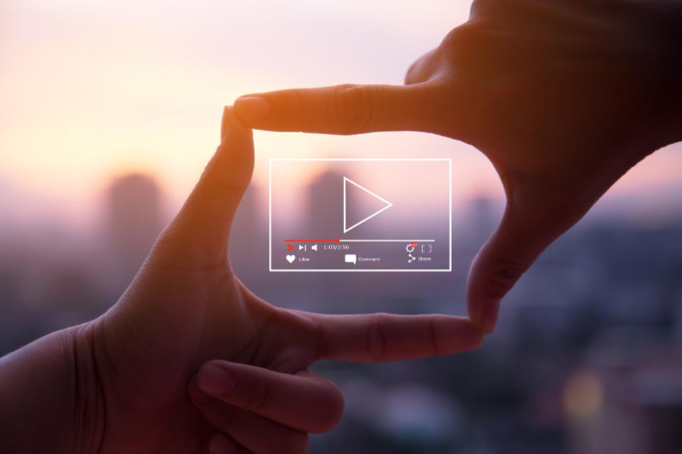 So sánh Video Marketing doanh nghiệp (Corporate Video) vs TVC Quảng cáo: Startup nên chọn loại nào?