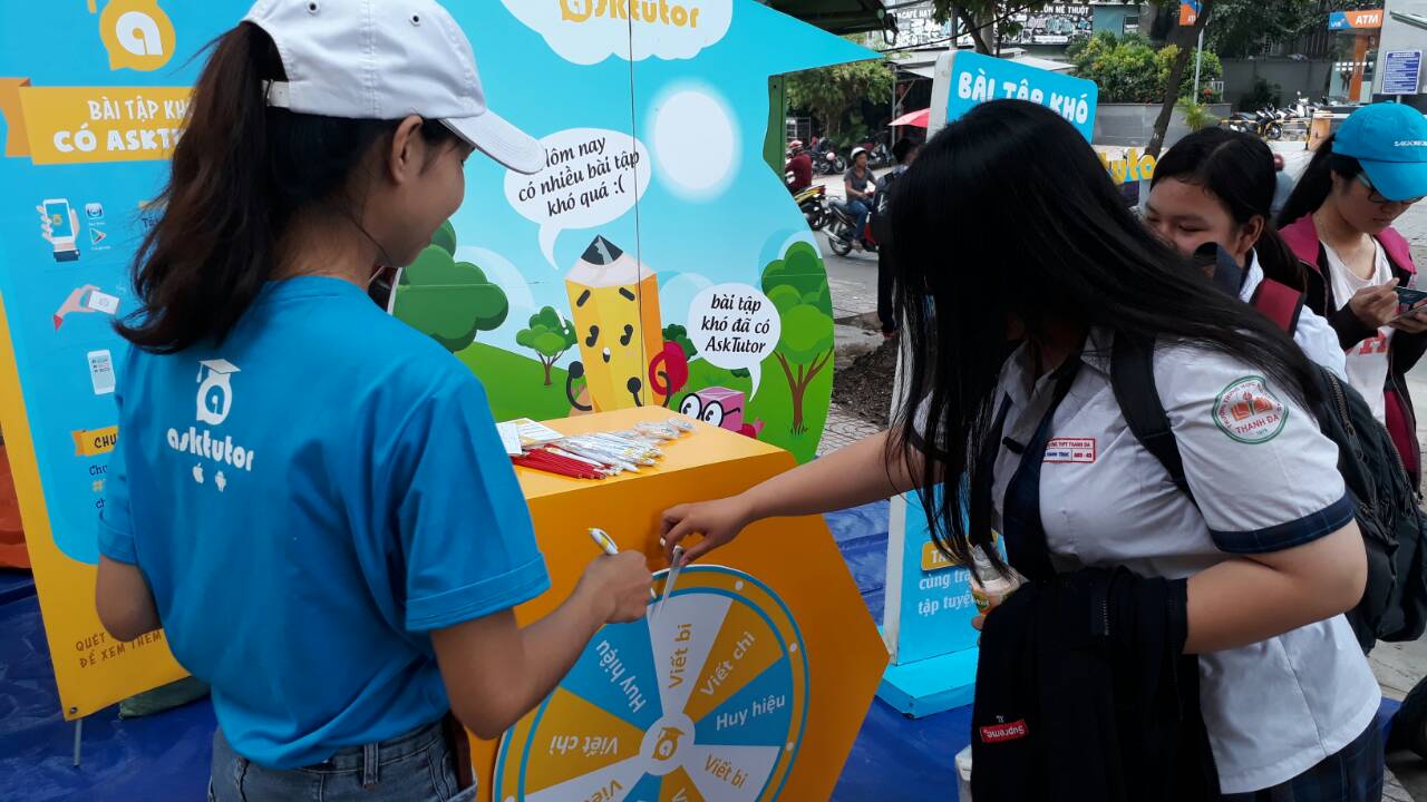 Chiến dịch Roadshow & activation quy mô toàn thành – Asktutor
